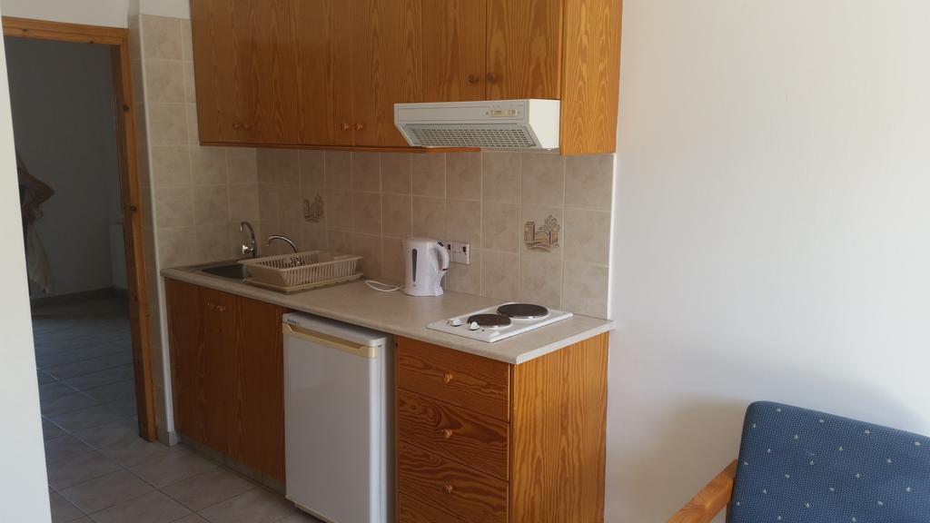 Pissouriana Hotel Apartments Экстерьер фото