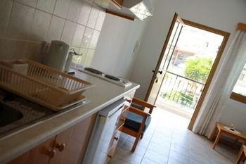 Pissouriana Hotel Apartments Экстерьер фото